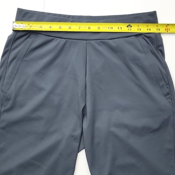 32 DEGREES COOL Men's Dark Grey Athletic Stretch Shorts Zippered Pockets Small - Picture 11 of 12